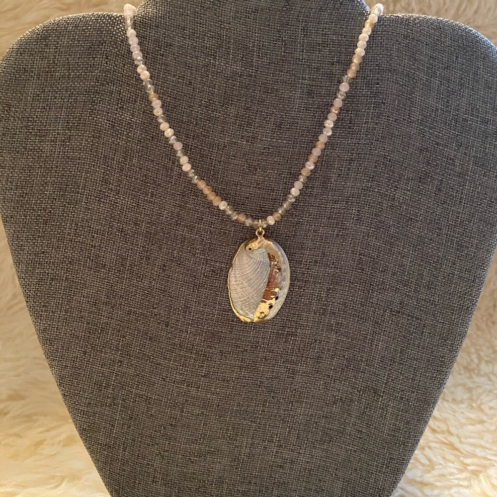 Seashell VSCO Beaded Necklace Earring Set - Picture 2 of 4
